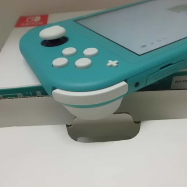 Nintendo Switch(ニンテンドースイッチ)のNintendo Switch Lite Turquoise任天堂スイッチライト エンタメ/ホビーのゲームソフト/ゲーム機本体(携帯用ゲーム機本体)の商品写真