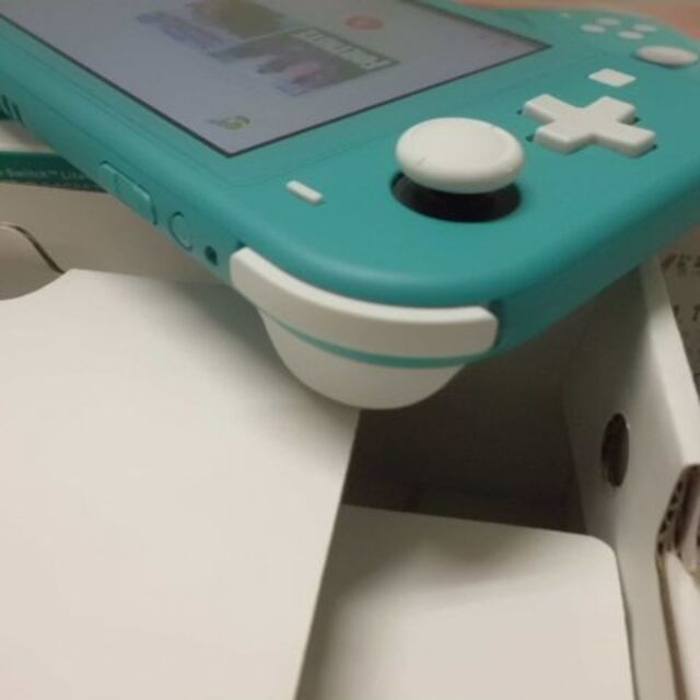 Nintendo Switch(ニンテンドースイッチ)のNintendo Switch Lite Turquoise任天堂スイッチライト エンタメ/ホビーのゲームソフト/ゲーム機本体(携帯用ゲーム機本体)の商品写真