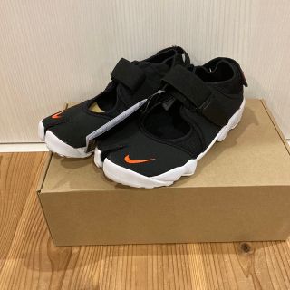 ナイキ(NIKE)の【新品】24㎝　NIKE エアリフト　ブラック✖️オレンジ(スニーカー)