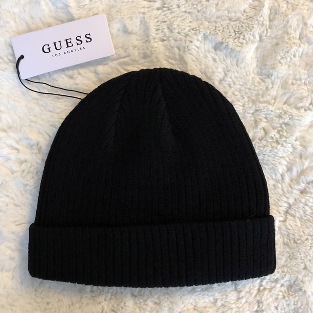 GUESS(ゲス)の【新品】GUESS ニット帽 ビーニー ニットキャップ ブラック レディースの帽子(ニット帽/ビーニー)の商品写真