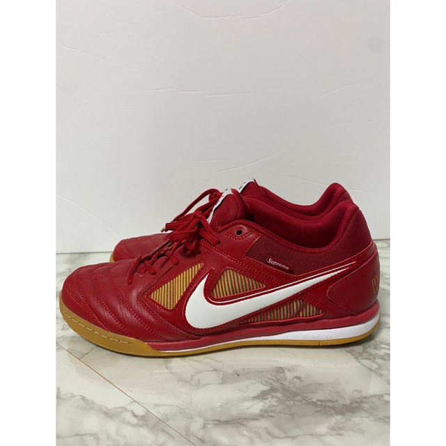 SUPREME × NIKE SB LUNAR GATO RED