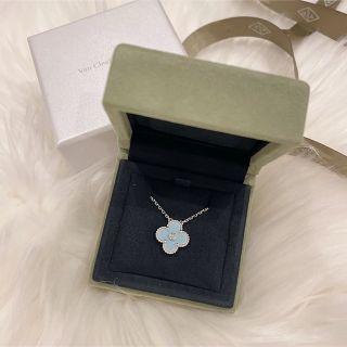 ヴァンクリーフアンドアーペル(Van Cleef & Arpels)の【新品未使用】ヴァンクリーフ&アーペル 2022年ホリデー 限定ペンダント(ネックレス)