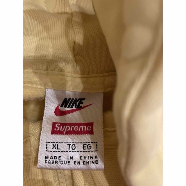 Supreme(シュプリーム)のsupreme NIKE メンズのトップス(パーカー)の商品写真