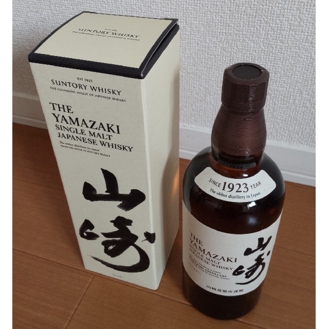 サントリー(サントリー)のサントリー 山崎 白州 シングルモルト ウイスキー 各700ml 箱入り セット 食品/飲料/酒の酒(ウイスキー)の商品写真