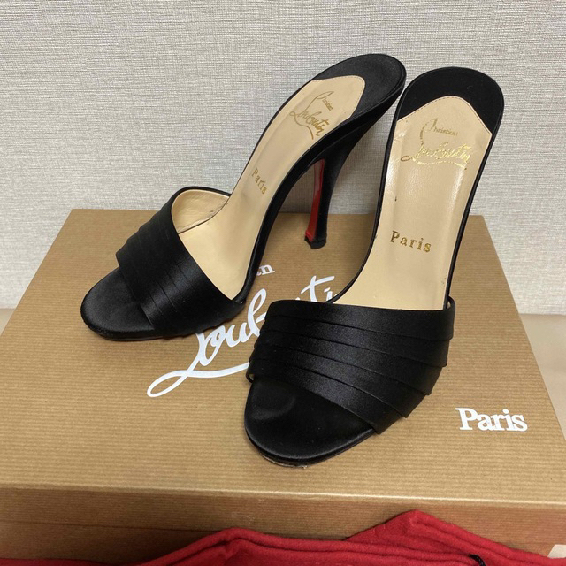 Christian Louboutin(クリスチャンルブタン)のクリスチャンルブタン　サテンミュール　黒　36 1/2 レディースの靴/シューズ(ミュール)の商品写真