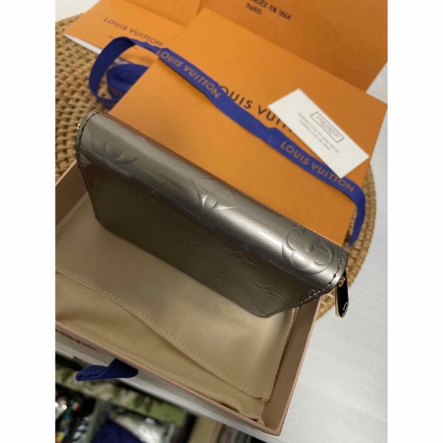 LOUIS VUITTON(ルイヴィトン)の新品・未使用☆【LOUIS VUITTON】ジッピー・コインパース ヴェルニ レディースのファッション小物(コインケース)の商品写真