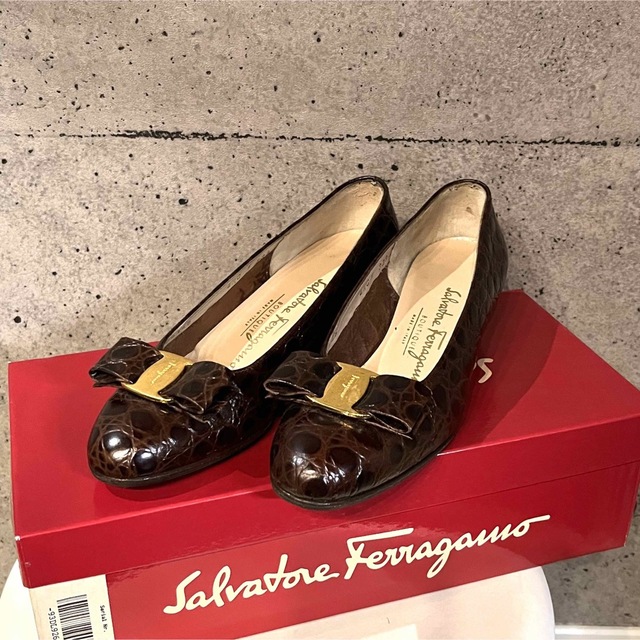 未使用 Ferragamo パンプス ブラウン 22cm - フラットシューズ