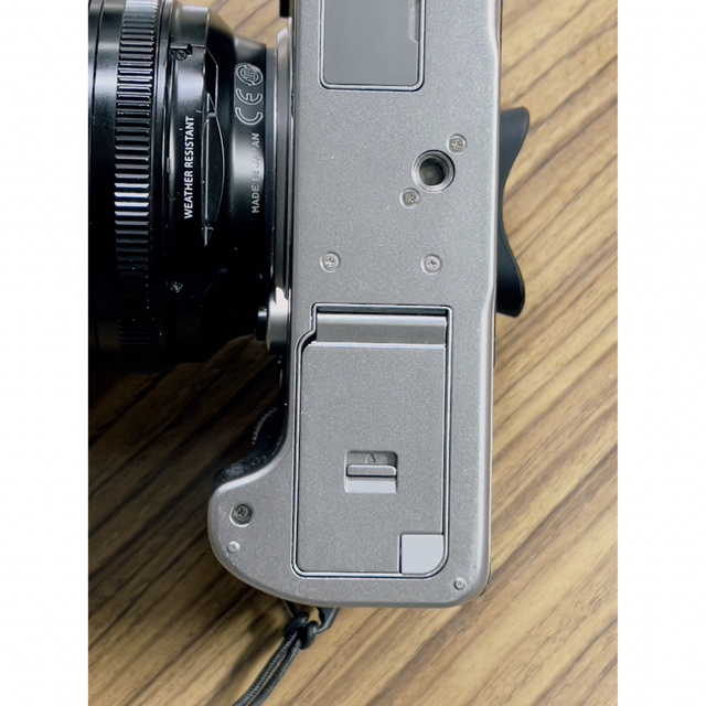 FUJI FILM ボディ X-T4 SILVER スマホ/家電/カメラのカメラ(ミラーレス一眼)の商品写真