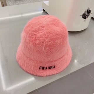 ミュウミュウ 帽子の通販 100点以上 | miumiuのレディースを買うならラクマ