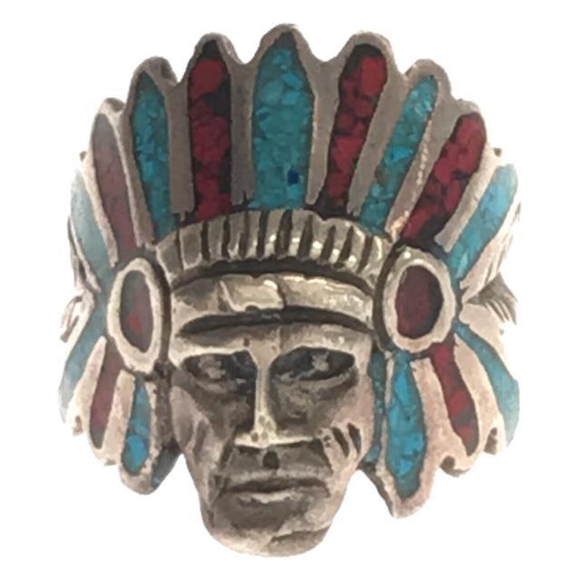 VINTAGE / ヴィンテージ  | インディアンジュエリー ナバホ  ネイティブ酋長 ヘッド 925 彫金 インレイ ターコイズ 赤サンゴ リング | 16号 | シルバー | メンズ