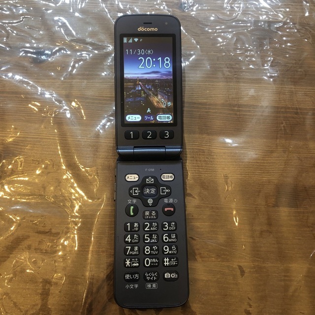 上品 SIMフリー(元ドコモ)らくらくホン F-01M ネイビー 利用制限:〇
