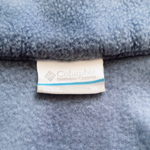 Columbia(コロンビア)のコロンビア　フリースベスト　刺繍ロゴ　ライトブルー　Columbia　　美品 レディースのトップス(ベスト/ジレ)の商品写真