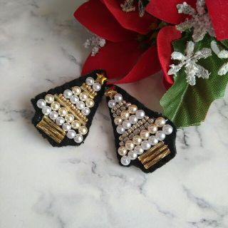 クリスマスツリーのブローチ〜の通販 by Char'sGallery|ラクマ