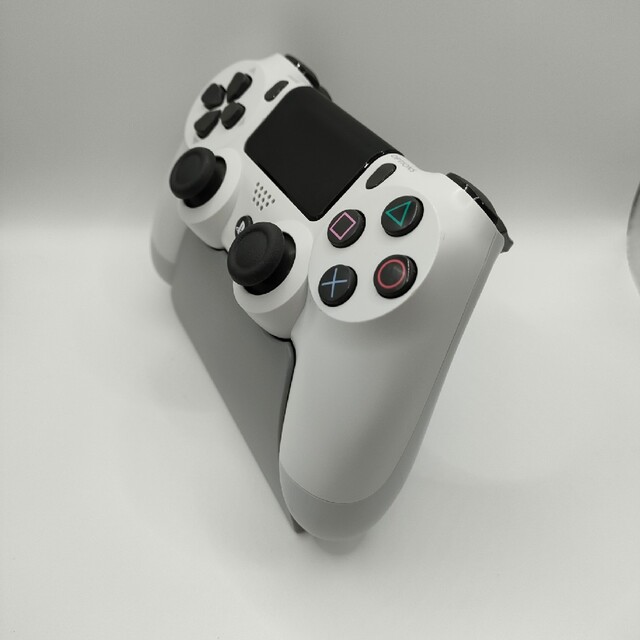 PlayStation4(プレイステーション4)の純正 PS4 コントローラー DUALSHOCK4 グレイシャー ホワイト 白 エンタメ/ホビーのゲームソフト/ゲーム機本体(その他)の商品写真