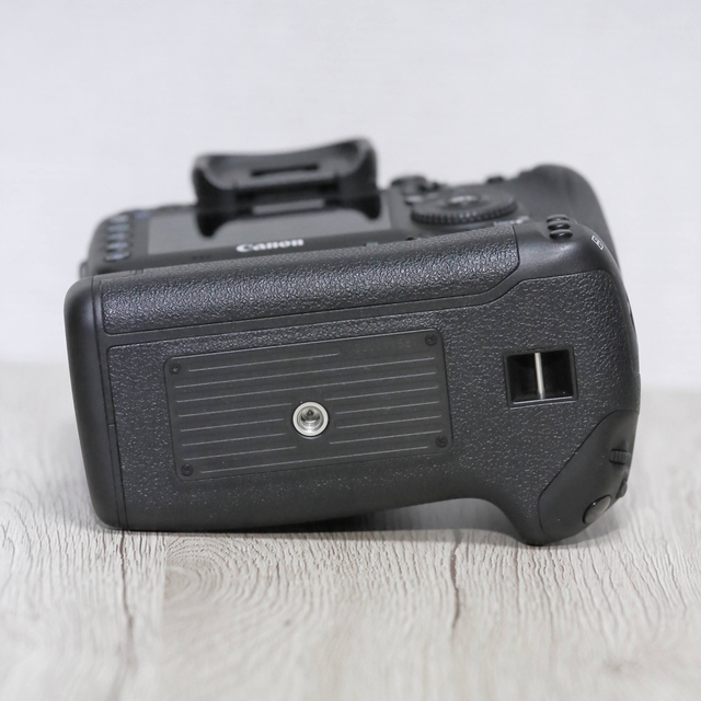 Canon(キヤノン)のキャノン　eos 7D MarkⅡ スマホ/家電/カメラのカメラ(デジタル一眼)の商品写真