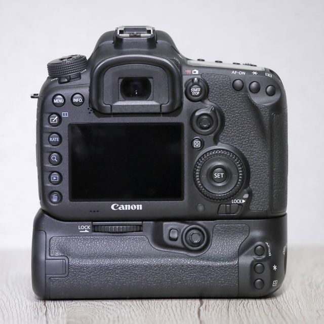 Canon(キヤノン)のキャノン　eos 7D MarkⅡ スマホ/家電/カメラのカメラ(デジタル一眼)の商品写真