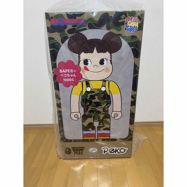 BE@RBRICK  BAPE(R) × ペコちゃん 1000% ブルー