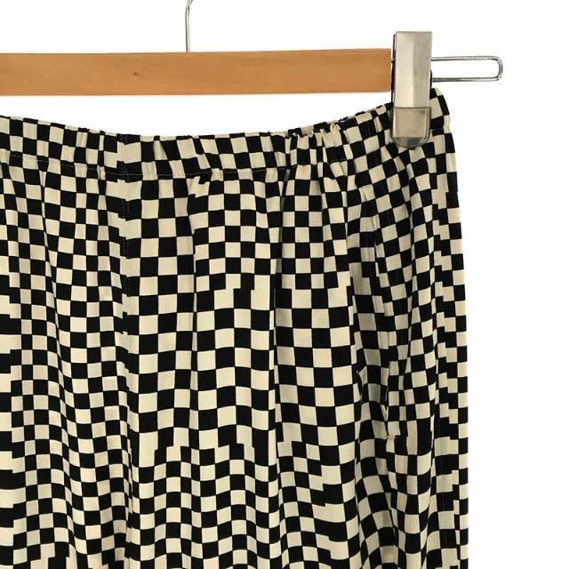 6 (ROKU)(ロク)の【美品】  6(ROKU) / ロク | CHECKERD PANTS サテン ブロック チェック ワイド イージー パンツ | 38 | ホワイト / ブラック | レディース レディースのパンツ(その他)の商品写真