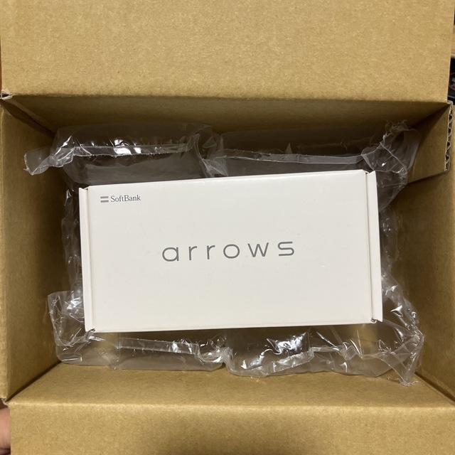 arrows(アローズ)の【新品未開封】arrows We ホワイト 64 GB Softbank スマホ/家電/カメラのスマートフォン/携帯電話(スマートフォン本体)の商品写真