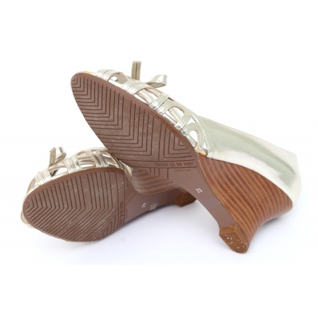 コムサ デ モード ウェッジソールパンプス オープントゥ リボン レザー シューズ 靴 レディース 23cmサイズ ゴールド COMMECADUMODE レディースの靴/シューズ(ハイヒール/パンプス)の商品写真