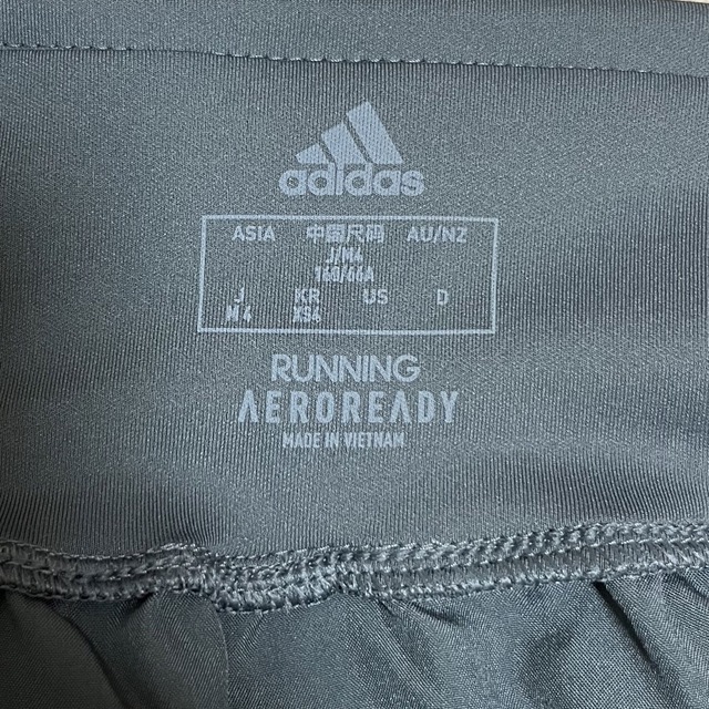 adidas(アディダス)の【adidas】スポーツウェア　ショートパンツ　グレー スポーツ/アウトドアのランニング(ウェア)の商品写真