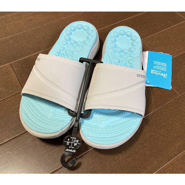 crocs(クロックス)のクロックス サンダル「リバイバ スライド」レディース W6(22cm) 白 レディースの靴/シューズ(サンダル)の商品写真