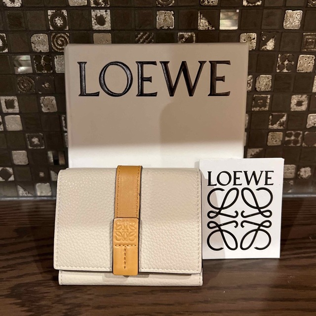 LOEWE(ロエベ)のロエベ　ソフトグレンカーフ　ミニウォレット レディースのファッション小物(財布)の商品写真