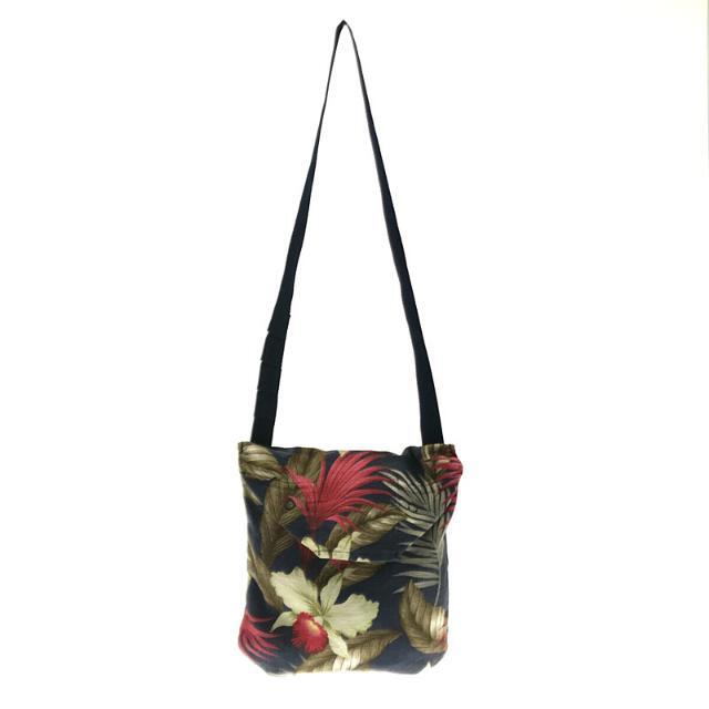 Engineered Garments(エンジニアードガーメンツ)のEngineered Garments / エンジニアドガーメンツ | 2019SS | Shoulder Pouch Hawaiian Floral Java Cloth ハワイアン フローラル 総柄 ショルダーバッグ ユニセックス | ネイビー | メンズ メンズのバッグ(ショルダーバッグ)の商品写真