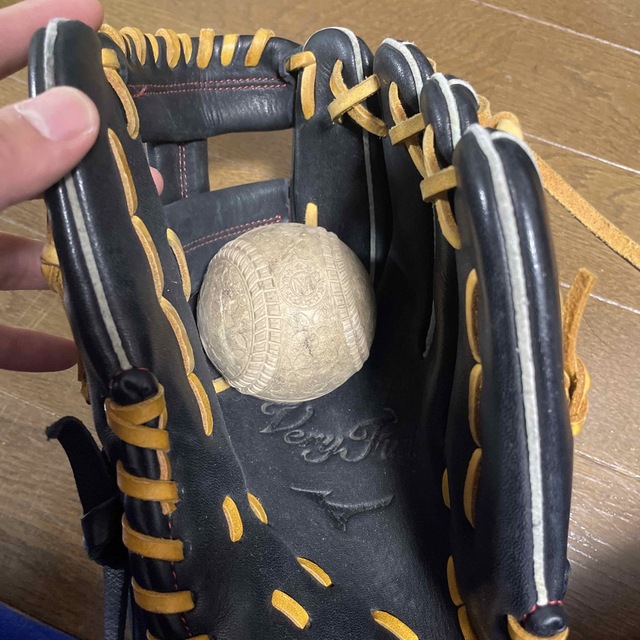 MIZUNO(ミズノ)のミズノ　グローブ＆ボール（M球） スポーツ/アウトドアの野球(グローブ)の商品写真