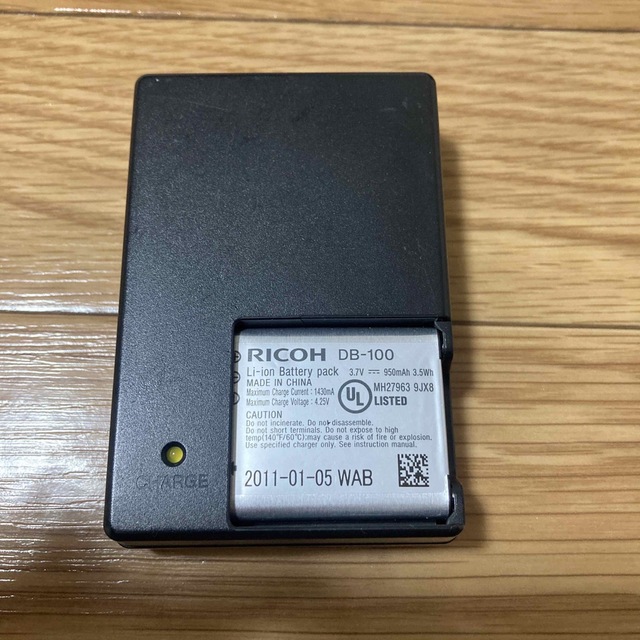 RICOH(リコー)のリコー BJ-10 バッテリーつき バッテリーチャージャー スマホ/家電/カメラのスマートフォン/携帯電話(バッテリー/充電器)の商品写真