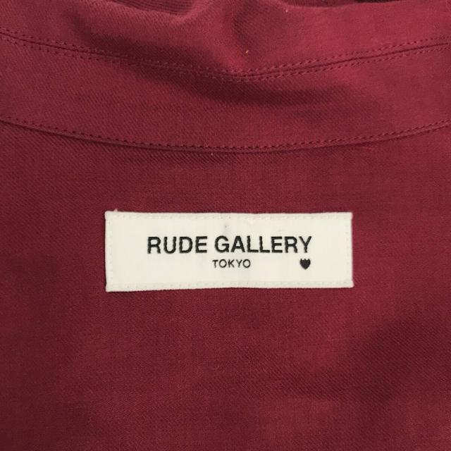 RUDE GALLERY(ルードギャラリー)の【新品】  RUDE GALLERY / ルードギャラリー | 2020SS | ARCH LOGO CITY ROBE バック刺繡 アーチロゴ ベルト付き ロング ガウン コート | F | ボルドー | メンズ メンズのジャケット/アウター(その他)の商品写真