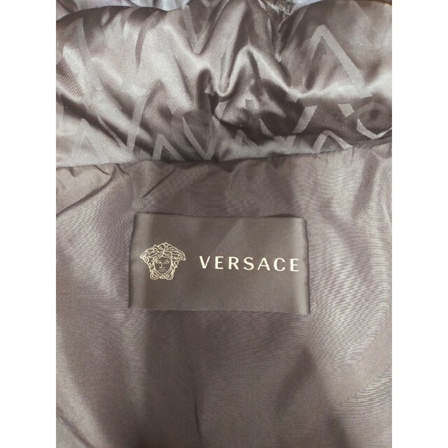 VERSACE(ヴェルサーチ)のVERSACE　ダウンジャケット メンズのジャケット/アウター(ダウンジャケット)の商品写真