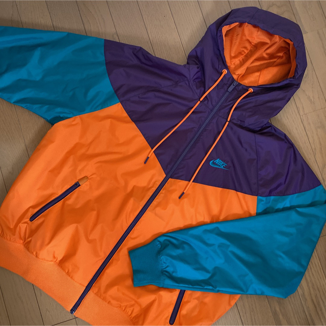 NIKE(ナイキ)のNIKE ナイキ ウィンドランナー フード ジャケット オレンジ/パープル メンズのジャケット/アウター(ナイロンジャケット)の商品写真