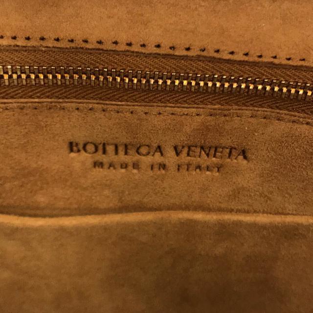 Bottega Veneta(ボッテガヴェネタ)の【新品】  BOTTEGA VENETA / ボッテガヴェネタ | アルコ イントレチャート レザー トップハンドルミニバッグ | ブラウン | レディース レディースのバッグ(ハンドバッグ)の商品写真