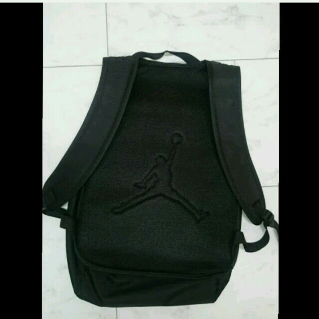 NIKE(ナイキ)のNike air Jordan backpack 黒 銀 メンズのバッグ(バッグパック/リュック)の商品写真