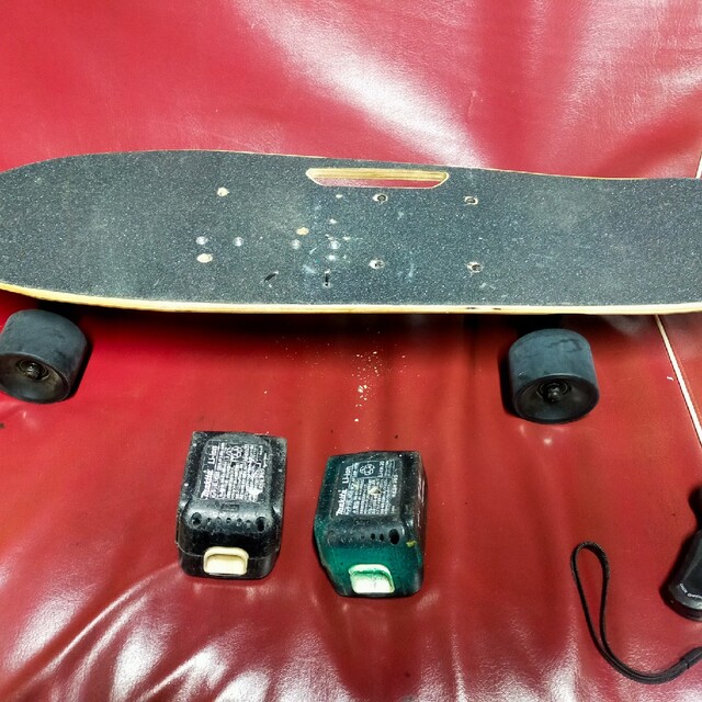 電動スケートボード　マキタバッテリー仕様 スポーツ/アウトドアのスポーツ/アウトドア その他(スケートボード)の商品写真