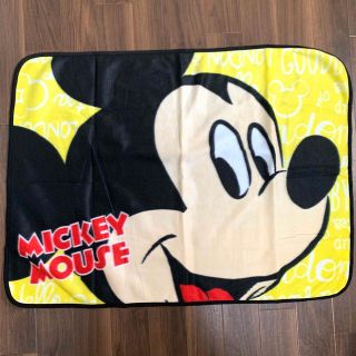 ディズニー(Disney)の【新品・未使用】ミッキー　フリース　膝掛け　ブランケット　(キャラクターグッズ)