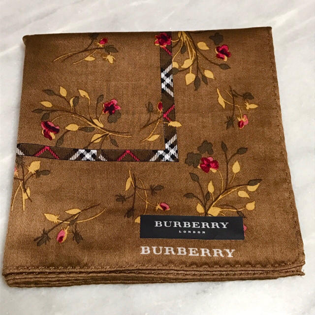 BURBERRY(バーバリー)のBURBERRY 新品 ハンカチ レディースのファッション小物(ハンカチ)の商品写真