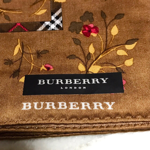 BURBERRY(バーバリー)のBURBERRY 新品 ハンカチ レディースのファッション小物(ハンカチ)の商品写真