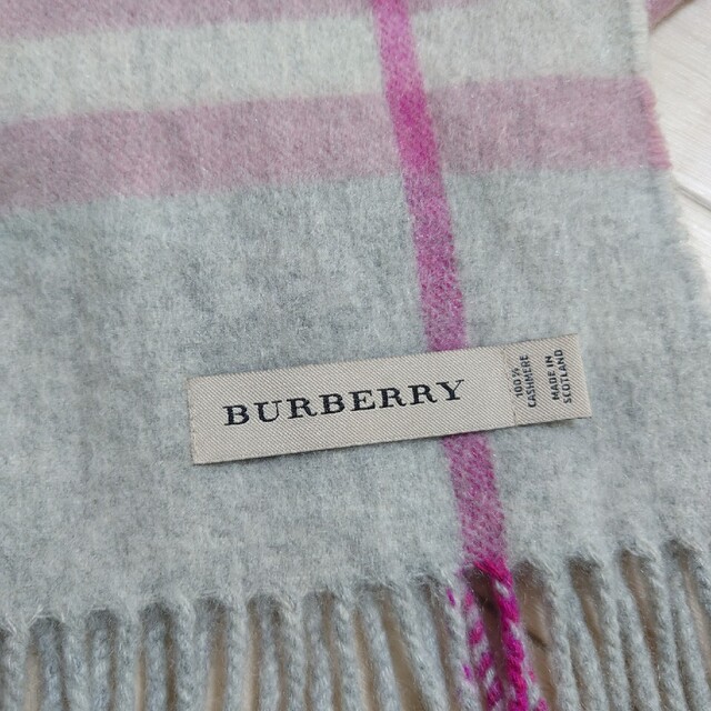 BURBERRY(バーバリー)のバーバリー　カシミヤ　マフラー　グレー　ピンク レディースのファッション小物(マフラー/ショール)の商品写真