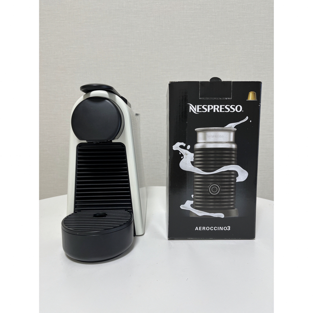 Nespressoコーヒーメーカー美品white ミルクメーカー付き