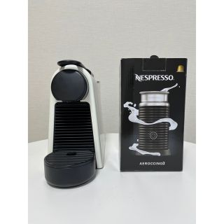 ネスプレッソ(NESPRESSO)のNespressoコーヒーメーカー美品white ミルクメーカー付き(コーヒーメーカー)