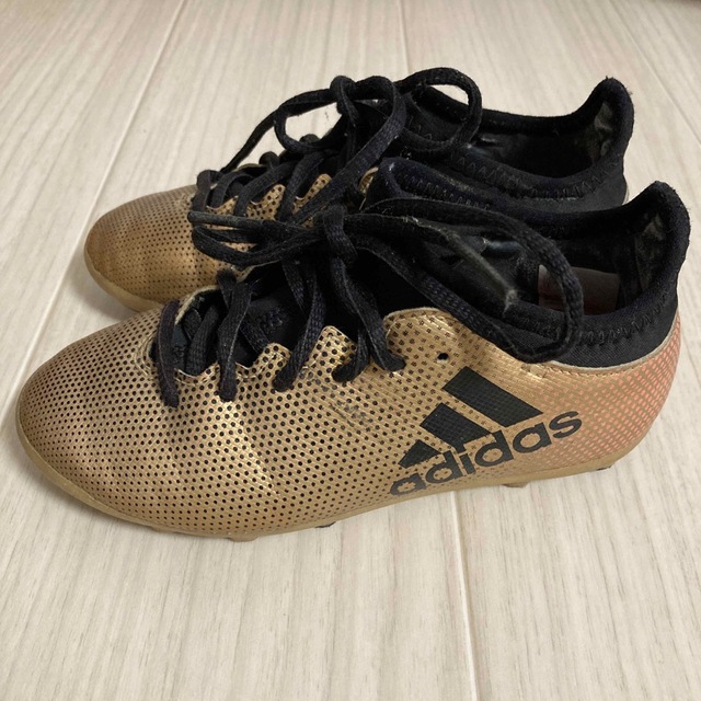 adidas(アディダス)のadidas スパイク　19㎝　ゴールド　サッカー キッズ/ベビー/マタニティのキッズ靴/シューズ(15cm~)(その他)の商品写真