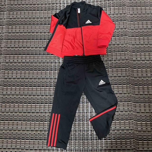 adidas(アディダス)の子供服90センチ～110センチ キッズ/ベビー/マタニティのキッズ服男の子用(90cm~)(その他)の商品写真