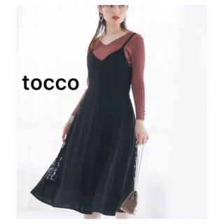 トッコ(tocco)の華やかで気分を上げる裾切り替え後ろレースアップデザインフラワーレースキャミワンピ(ひざ丈ワンピース)