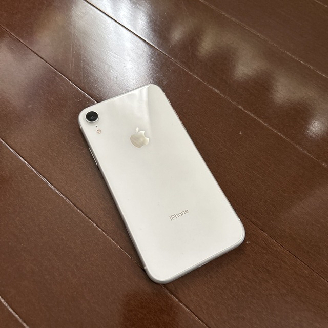 iPhone(アイフォーン)のアップル iPhone xr 本体 64GB ホワイト スマホ/家電/カメラのスマートフォン/携帯電話(スマートフォン本体)の商品写真