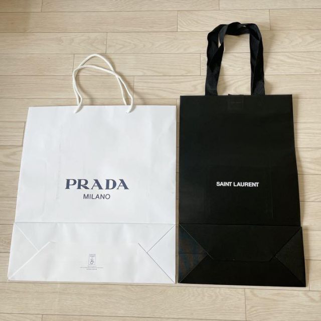 PRADA(プラダ)の特大ブランドショップ袋 2枚 プラダ サンローラン レディースのバッグ(ショップ袋)の商品写真