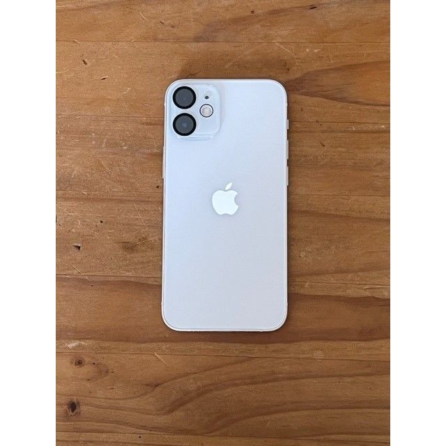 Apple(アップル)のiPhone12mini 256GB  SIMフリー  ホワイトおまけ付 スマホ/家電/カメラのスマートフォン/携帯電話(スマートフォン本体)の商品写真