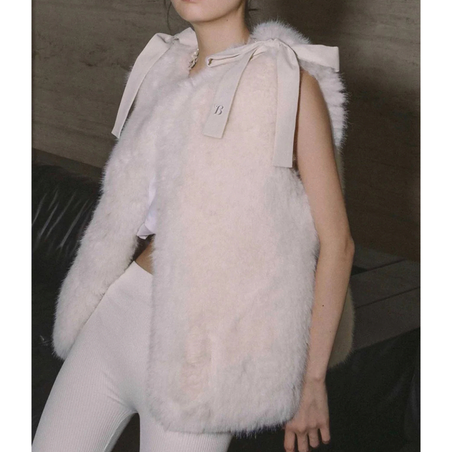 【 bibiy】ANGELE FUR VEST レディースのジャケット/アウター(毛皮/ファーコート)の商品写真