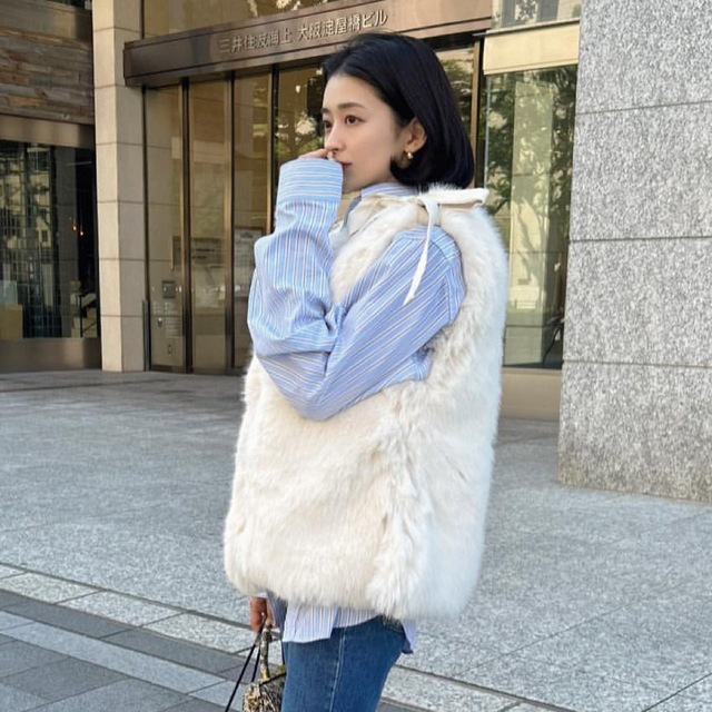 【 bibiy】ANGELE FUR VEST レディースのジャケット/アウター(毛皮/ファーコート)の商品写真